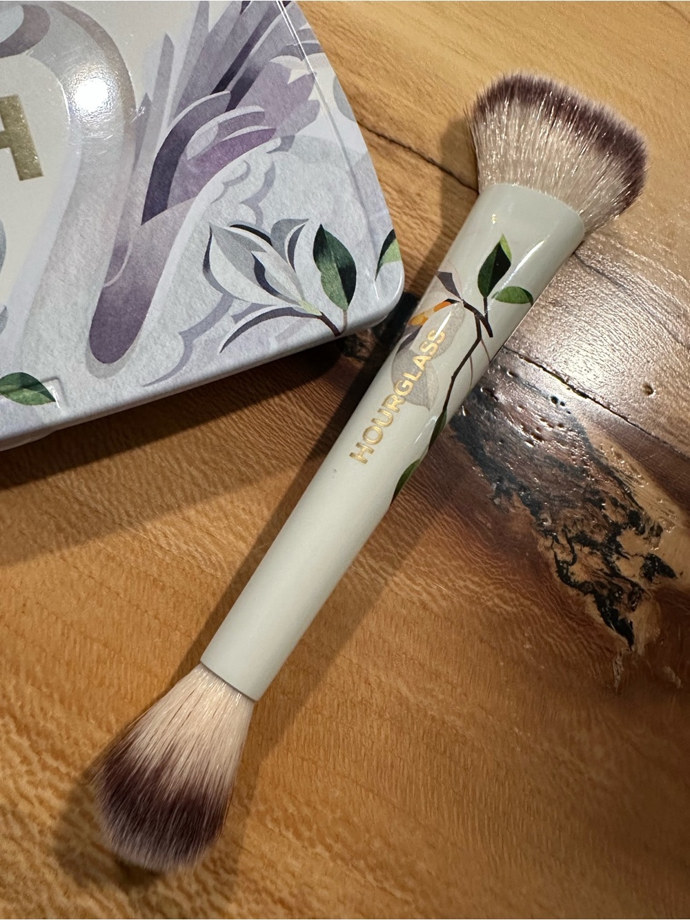 Hourglass Ambient Lighting
Edit Unlocked Swan Palette and Brush II - Picture 15 of 15